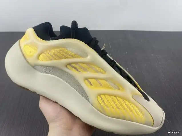 Adidas 700 HP5425 Yeezy V3 Safflower Mono 0615